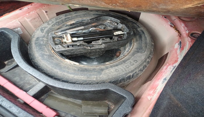 2011 Volkswagen Vento HIGHLINE DIESEL 1.6, Diesel, Manual, 1,56,309 km, tyre