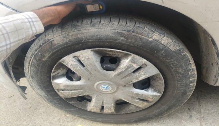 2015 Honda Amaze 1.2L I-VTEC SX, Petrol, Manual, 1,57,380 km, tyre