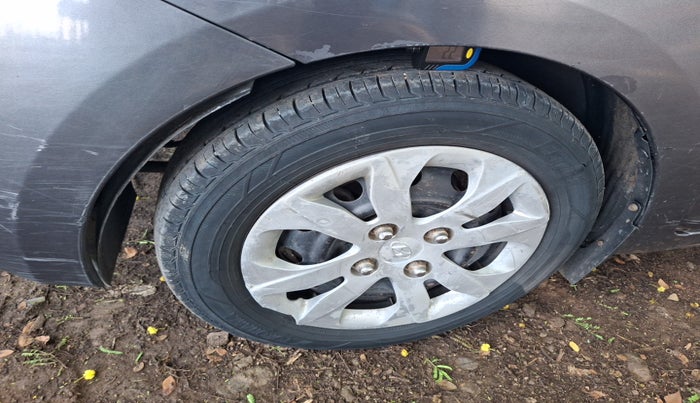 2016 Hyundai Eon ERA +, Petrol, Manual, 1,84,094 km, tyre