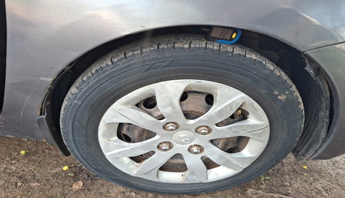 2016 Hyundai Eon ERA +, Petrol, Manual, 1,84,094 km, tyre