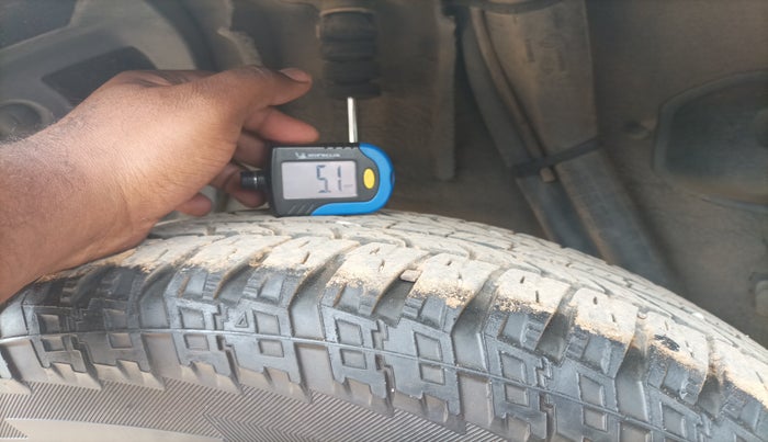 2014 Renault Duster 85 PS RXL DIESEL, Diesel, Manual, 1,05,421 km, tyre