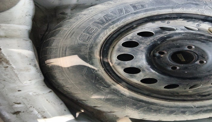 2016 Ford Figo Aspire AMBIENTE 1.5 DIESEL, Diesel, Manual, 1,14,218 km, tyre