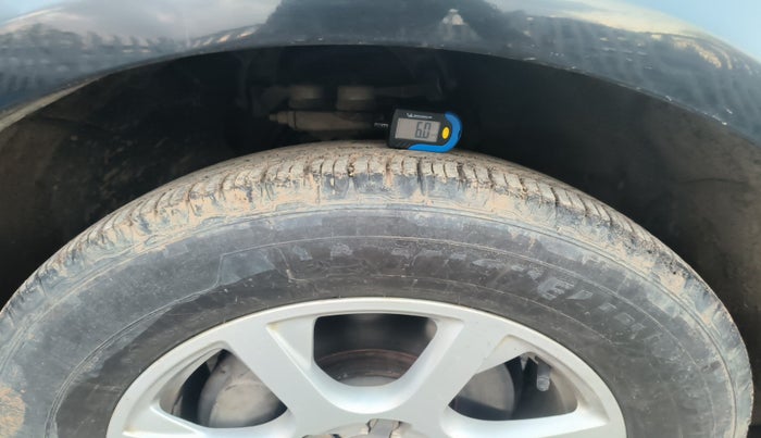 2014 Audi Q5 2.0 TDI quattro Premium, Diesel, Automatic, 1,64,962 km, tyre