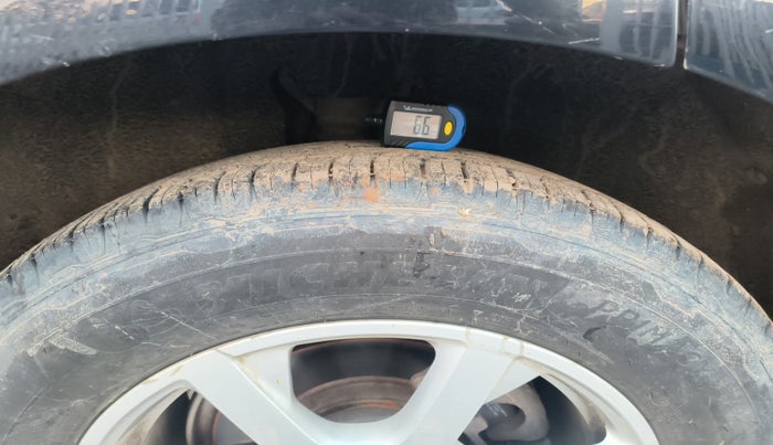 2014 Audi Q5 2.0 TDI quattro Premium, Diesel, Automatic, 1,64,962 km, tyre