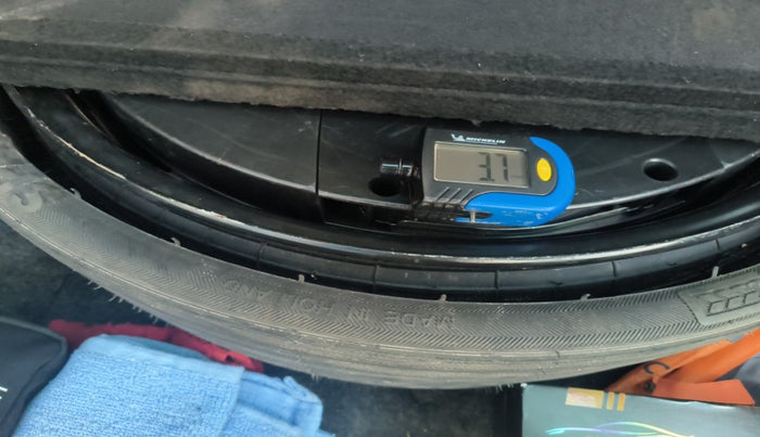 2014 Audi Q5 2.0 TDI quattro Premium, Diesel, Automatic, 1,64,962 km, tyre