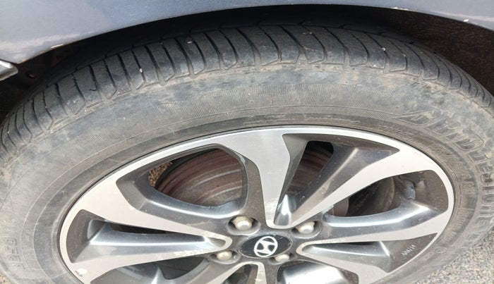 2014 Hyundai Xcent SX 1.2 (O), Petrol, Manual, 1,03,667 km, tyre