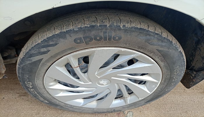 2016 Renault Lodgy 85 PS RXL, Diesel, Manual, 1,36,977 km, tyre