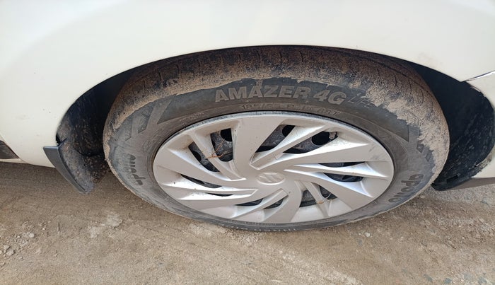 2016 Renault Lodgy 85 PS RXL, Diesel, Manual, 1,36,977 km, tyre