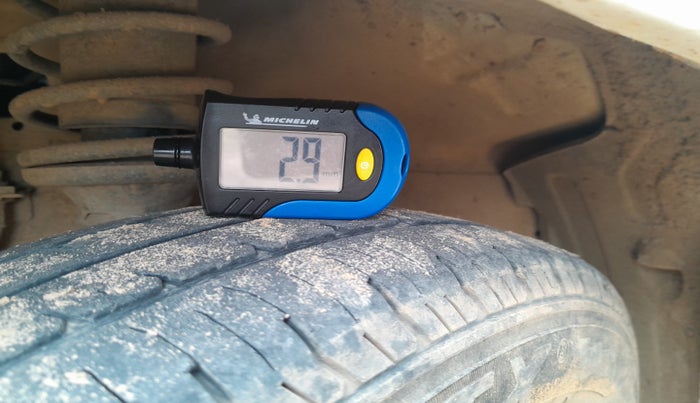 2016 Maruti Alto 800 STD, Petrol, Manual, 1,33,831 km, tyre