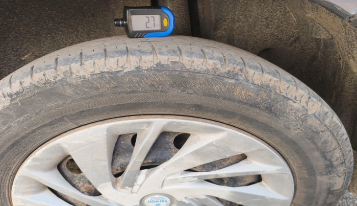 2015 Maruti Ertiga VXI CNG, Petrol, Manual, 1,05,365 km, tyre