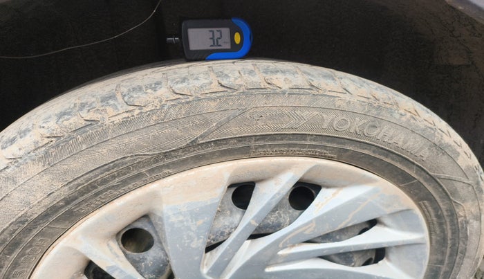 2015 Maruti Ertiga VXI CNG, Petrol, Manual, 1,05,365 km, tyre