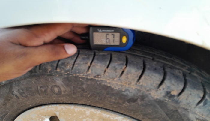 2013 Hyundai i10 MAGNA 1.1, Petrol, Manual, 1,63,784 km, tyre