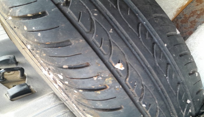 2013 Hyundai i10 MAGNA 1.1, Petrol, Manual, 1,63,784 km, tyre