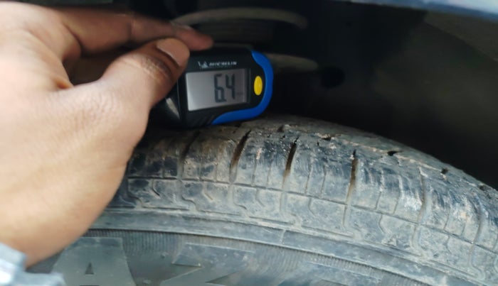 2019 Maruti Swift VXI AMT, Petrol, Automatic, 1,00,830 km, tyre