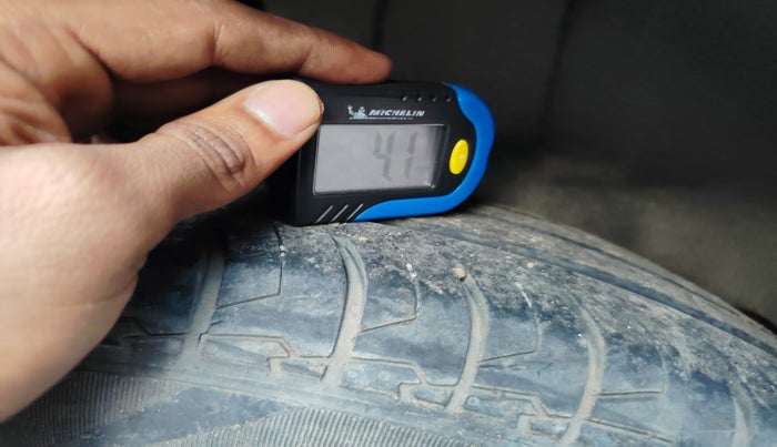 2019 Maruti Swift VXI AMT, Petrol, Automatic, 1,00,830 km, tyre