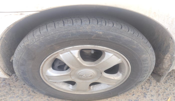 2010 Hyundai Verna VGT CRDI SX 1.5, Diesel, Manual, 2,51,698 km, tyre