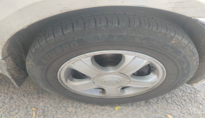 2010 Hyundai Verna VGT CRDI SX 1.5, Diesel, Manual, 2,51,698 km, tyre