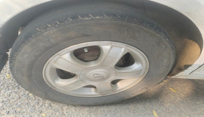 2010 Hyundai Verna VGT CRDI SX 1.5, Diesel, Manual, 2,51,698 km, tyre