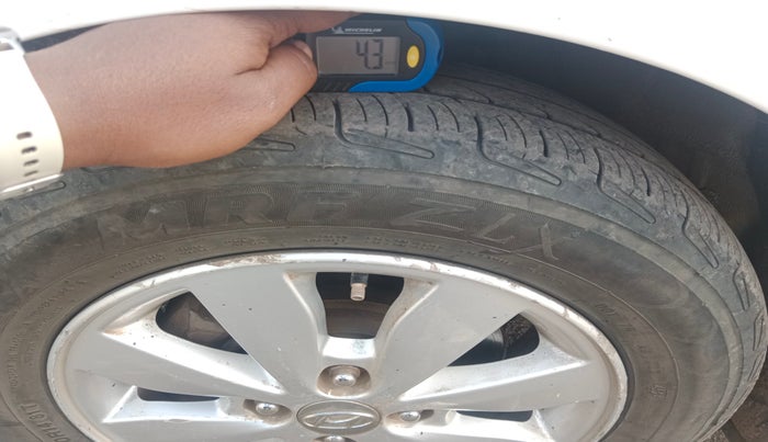 2016 Hyundai Xcent SX 1.1 CRDI, Diesel, Manual, 3,40,000 km, tyre