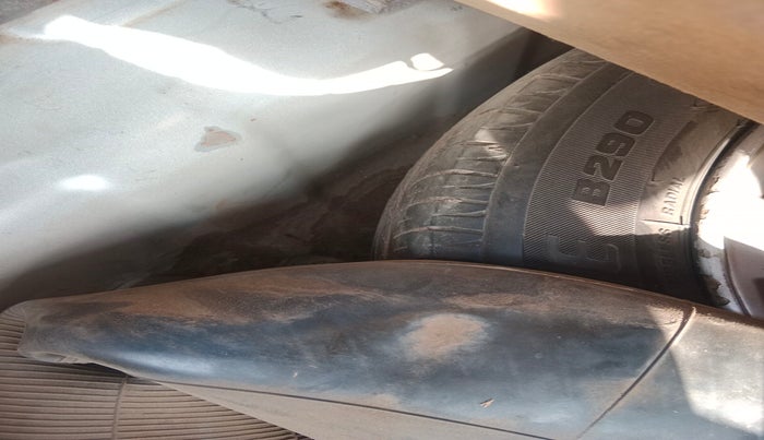 2016 Hyundai Xcent SX 1.1 CRDI, Diesel, Manual, 3,40,000 km, tyre