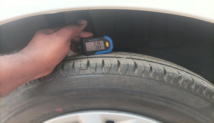 2022 Maruti Swift VXI, Petrol, Manual, 35,304 km, tyre