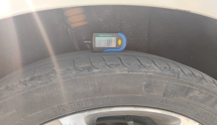 2011 Volkswagen Jetta HIGHLINE TDI AT, Diesel, Automatic, 1,62,080 km, tyre