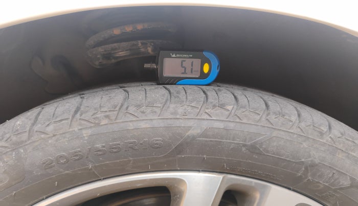 2011 Volkswagen Jetta HIGHLINE TDI AT, Diesel, Automatic, 1,62,080 km, tyre