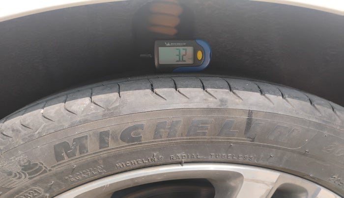 2011 Volkswagen Jetta HIGHLINE TDI AT, Diesel, Automatic, 1,62,080 km, tyre