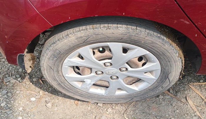 2015 Hyundai Grand i10 SPORTZ 1.2 KAPPA VTVT, Petrol, Manual, 1,35,797 km, tyre