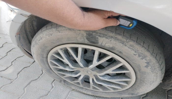 2010 Maruti SX4 VXI, Petrol, Manual, 1,39,348 km, tyre