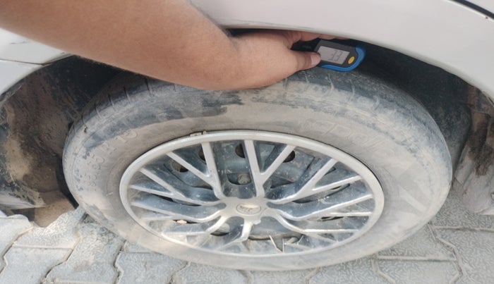 2010 Maruti SX4 VXI, Petrol, Manual, 1,39,348 km, tyre