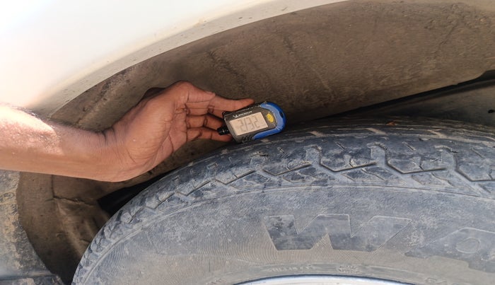 2013 Toyota Fortuner 3.0 4X2 AT, Diesel, Automatic, 1,66,718 km, tyre