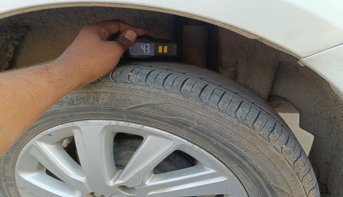 2016 Maruti Swift Dzire ZDI AMT, Diesel, Automatic, 1,50,944 km, tyre