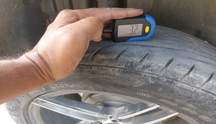 2013 Maruti Swift VDI, Diesel, Manual, 87,971 km, tyre