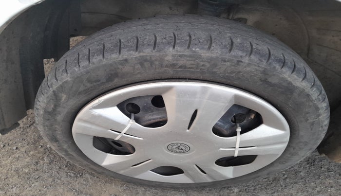 2013 Maruti Wagon R 1.0 VXI, Petrol, Manual, 1,82,024 km, tyre