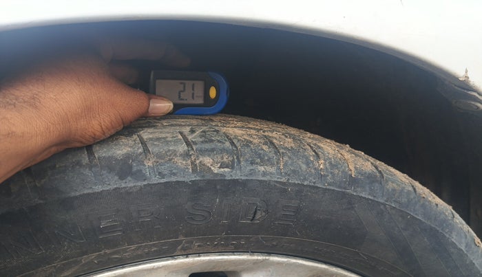 2017 Toyota Etios VX PLATINUM, Petrol, Manual, 2,26,138 km, tyre