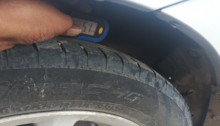 2017 Toyota Etios VX PLATINUM, Petrol, Manual, 2,26,138 km, tyre