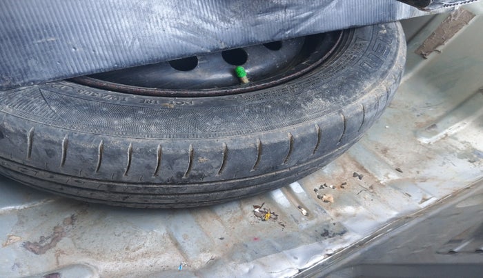 2017 Toyota Etios VX PLATINUM, Petrol, Manual, 2,26,138 km, tyre