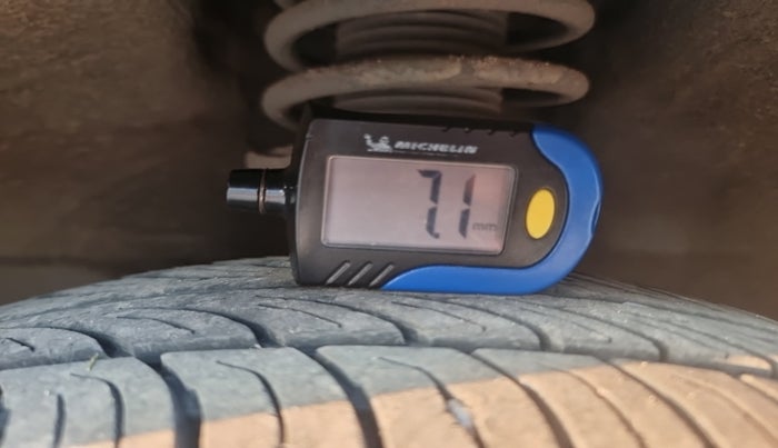 2011 Hyundai Santro Xing GLS, Petrol, Manual, 1,24,129 km, tyre