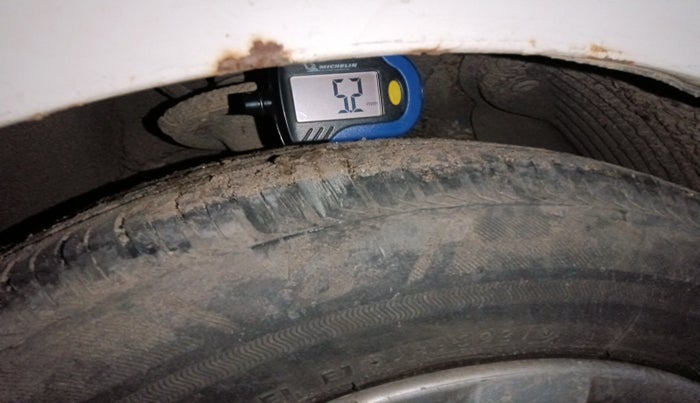 2011 Hyundai Eon MAGNA, Petrol, Manual, 1,45,031 km, tyre