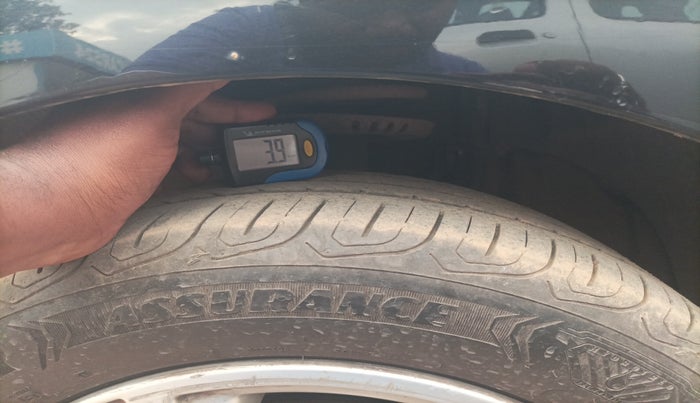 2013 Volkswagen Vento HIGHLINE 1.6 MPI, Petrol, Manual, 81,052 km, tyre