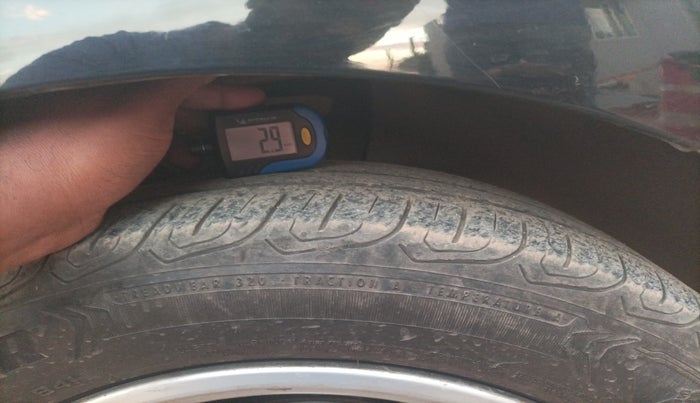 2013 Volkswagen Vento HIGHLINE 1.6 MPI, Petrol, Manual, 81,052 km, tyre