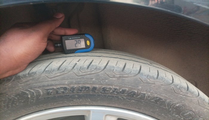 2013 Volkswagen Vento HIGHLINE 1.6 MPI, Petrol, Manual, 81,052 km, tyre