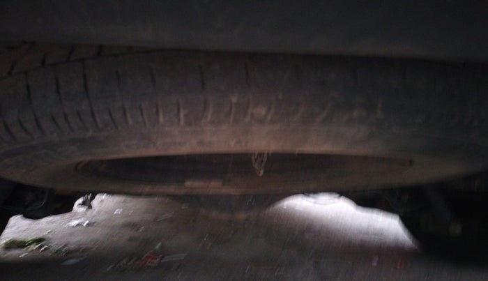 2012 Toyota Innova GX 2.5 7 STR, Diesel, Manual, 3,20,273 km, tyre