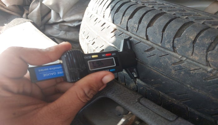 2015 Maruti Swift Dzire VXI, Petrol, Manual, 79,902 km, tyre