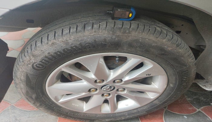 2016 Toyota Innova Crysta 2.4 ZX 7 STR, Diesel, Manual, 2,12,693 km, tyre