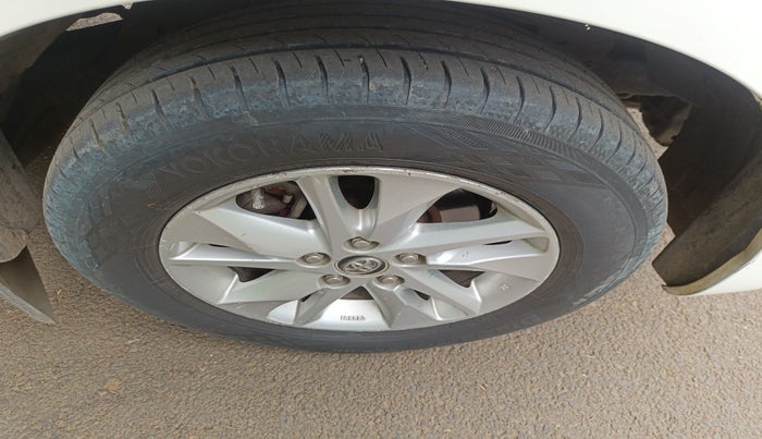 2017 Toyota Innova Crysta 2.4 GX 8 STR, Diesel, Manual, 2,51,260 km, tyre