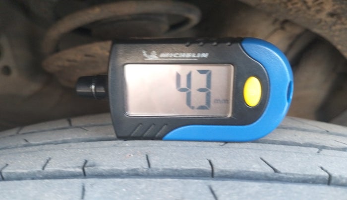 2016 Hyundai Creta BASE 1.4 DIESEL, Diesel, Manual, 1,99,660 km, tyre