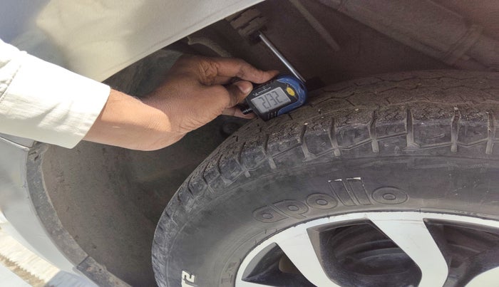 2016 Nissan Terrano XV D THP 110 PS, Diesel, Manual, 1,00,689 km, tyre