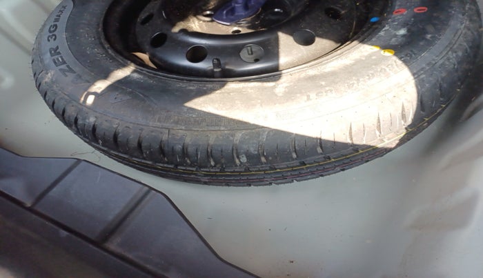 2022 Maruti Dzire VXI, Petrol, Manual, 20,512 km, tyre